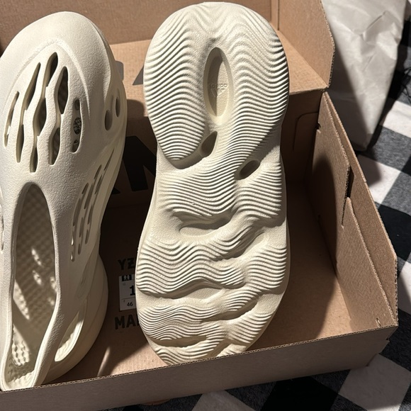 Yeezy Foam Runner (NIB) - Picture 3 of 7